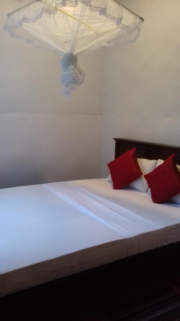 Kandy View Garden Hotel Bagian luar foto