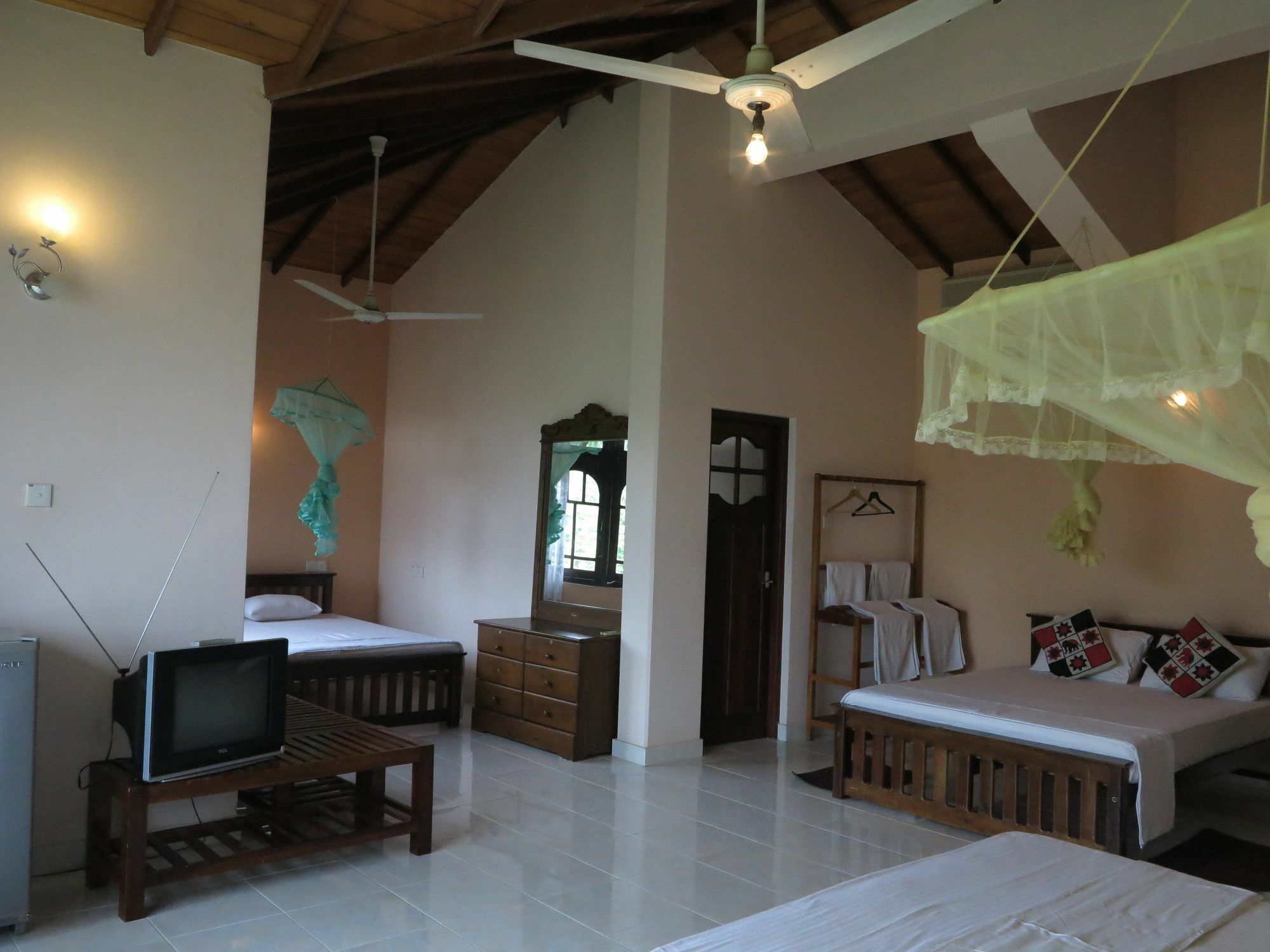 Kandy View Garden Hotel Bagian luar foto